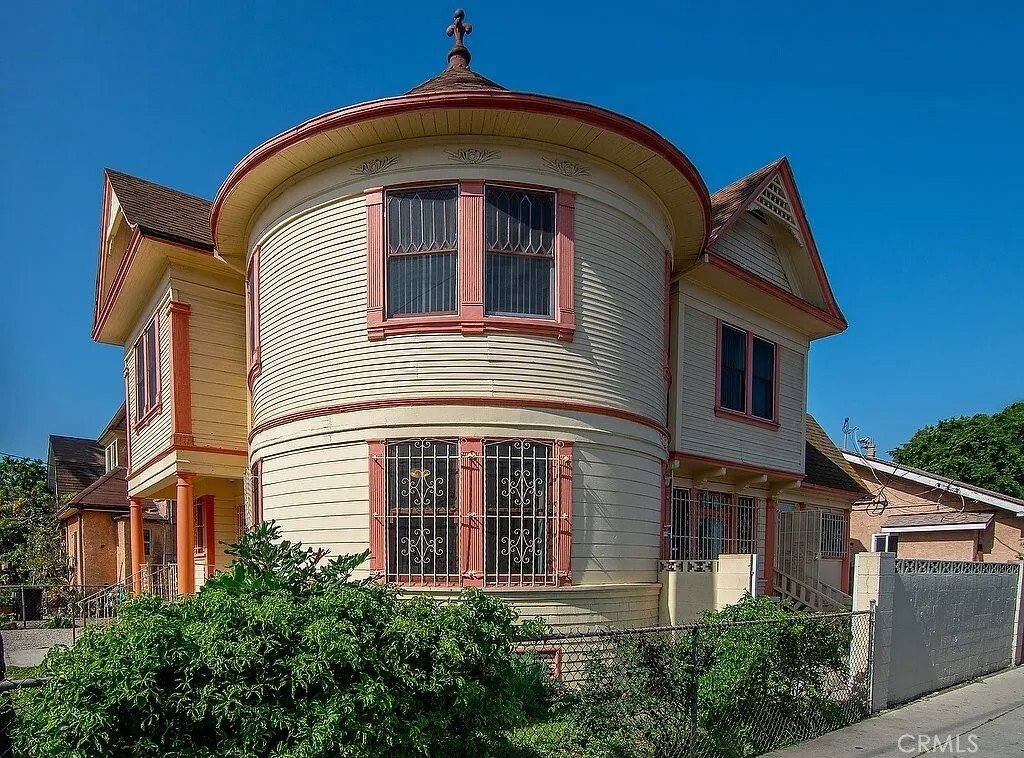 Los Angeles, California, United States 1 - 18525469