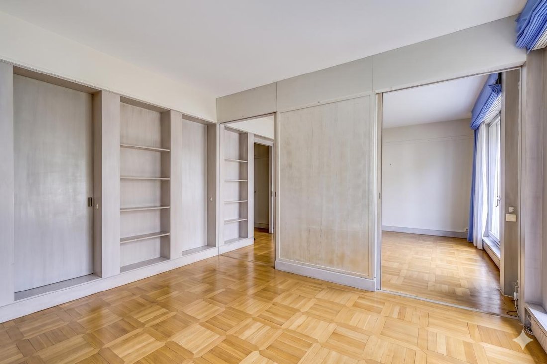 Appartamento a Triangle d'Or, Paris 8e Arrondissement, Parigi 2 - 18525945