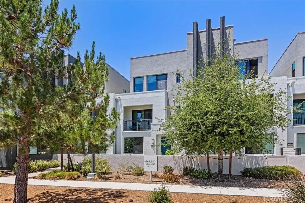 Condo in Irvine, California, United States 3 - 18277647