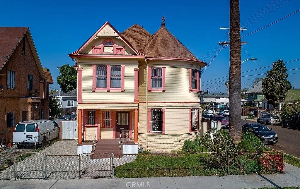Los Angeles, California, United States 2 - 18525469