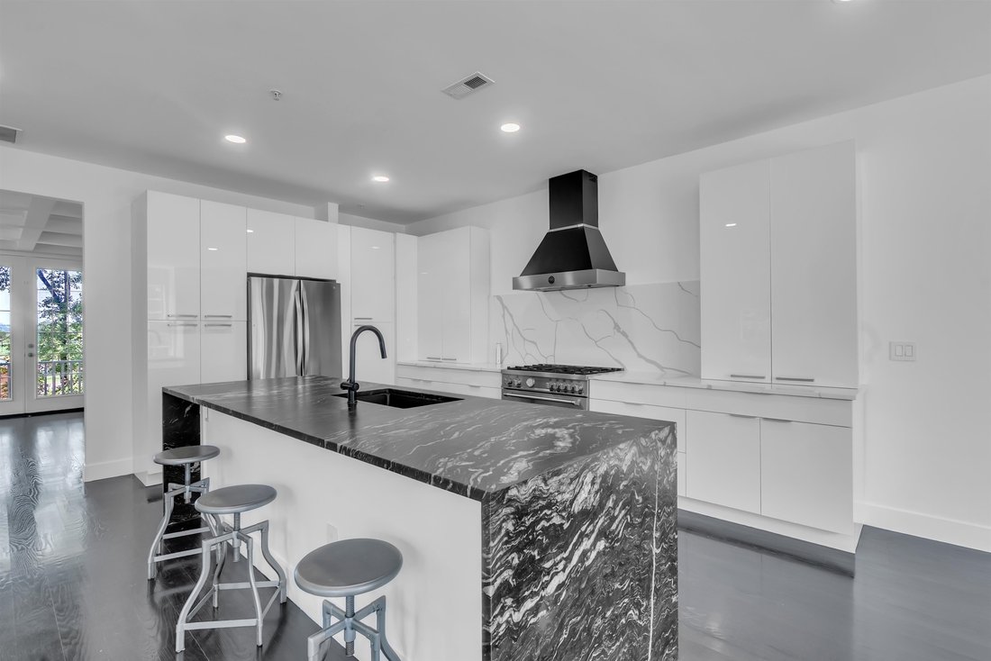 Townhouse in Secaucus, New Jersey, United States 5 - 18525938