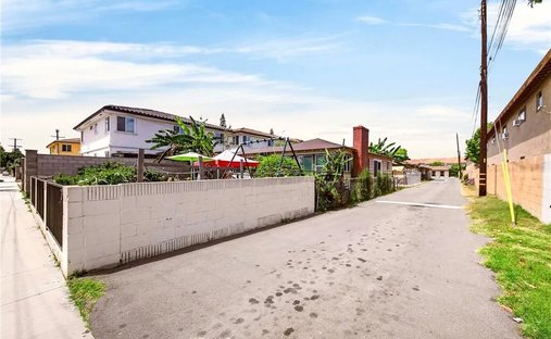 Paramount, California, United States 1
