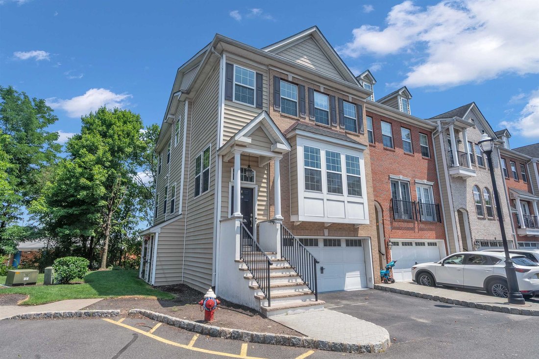 Townhouse in Secaucus, New Jersey, United States 2 - 18525938