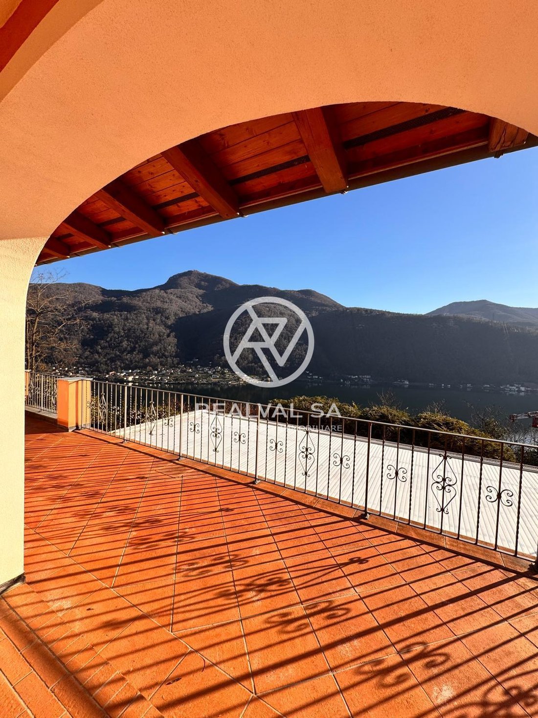 Villa in Vico Morcote, Ticino, Switzerland 2 - 18525877