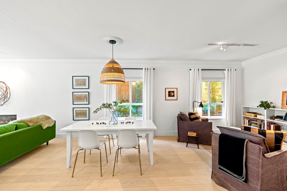 Townhouse in North Vancouver, British Columbia, Canada 5 - 18527526