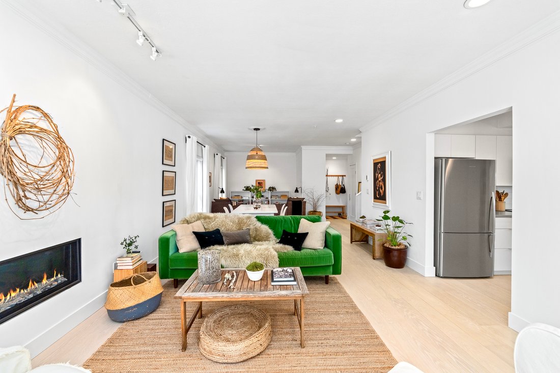 Townhouse in North Vancouver, British Columbia, Canada 3 - 18527526