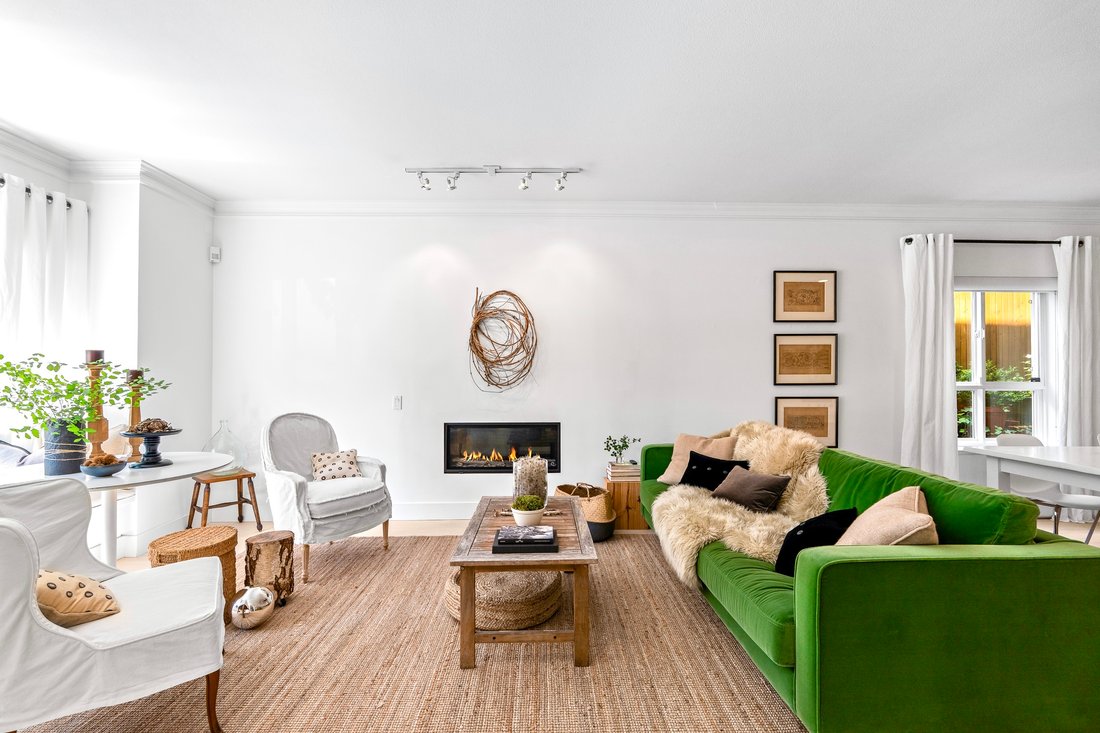 Townhouse in North Vancouver, British Columbia, Canada 1 - 18527526