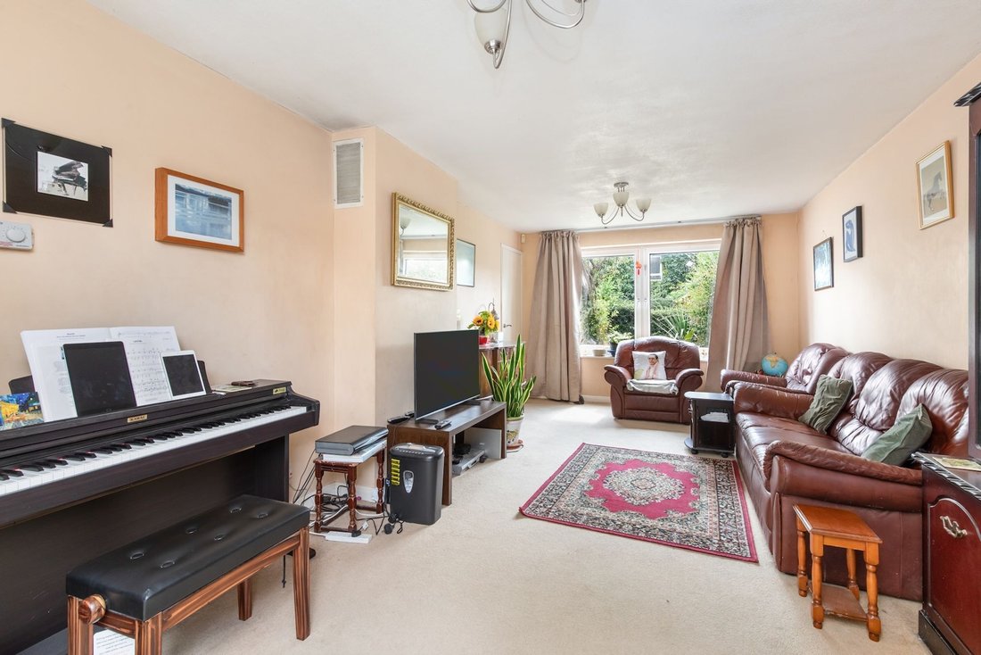 House in Fivensgreen, Horsham, England 2 - 18526486