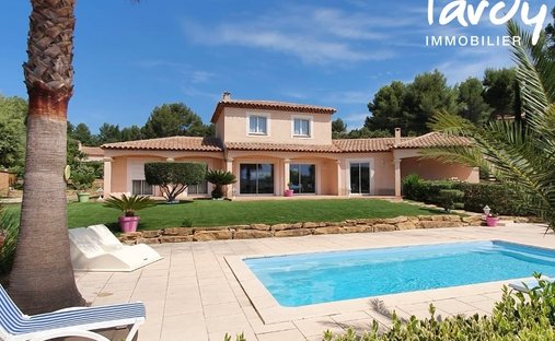 Villa in La Cadiere-d'Azur, Provence-Alpes-Côte d'Azur, France 1
