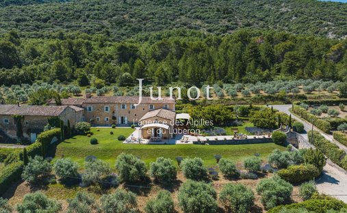 Country House in Bonnieux, Provence-Alpes-Côte d'Azur, France 1