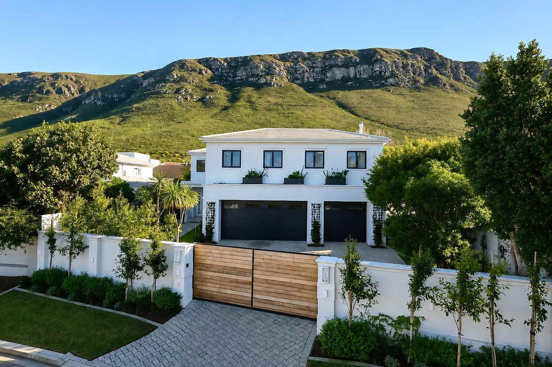 House in Hermanus, Western Cape, South Africa 1 - 18526579