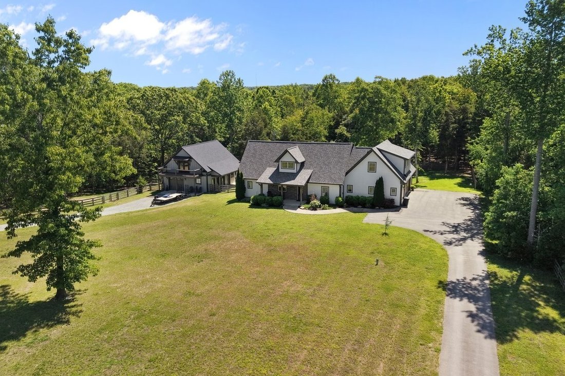House in Bon Aqua, Tennessee, United States 1 - 18527863