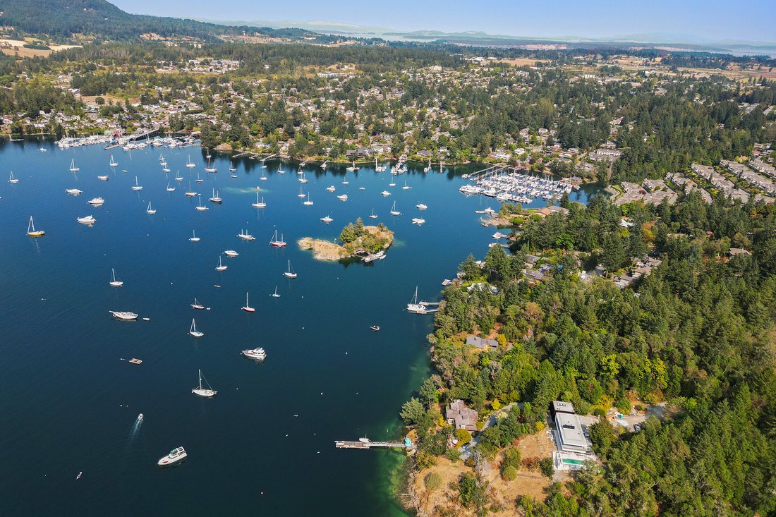 Condo in Brentwood Bay, British Columbia, Canada 1 - 18530344
