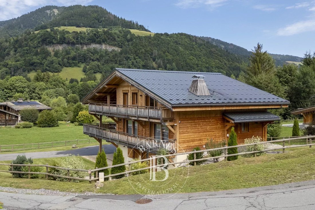 Chalet in Praz-sur-Arly, Auvergne-Rhône-Alpes, France 1 - 18526929