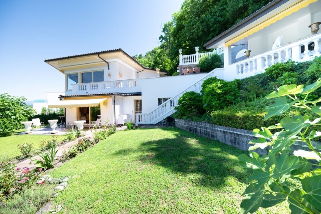 Villa in Bissone, Ticino, Switzerland 1 - 18527586