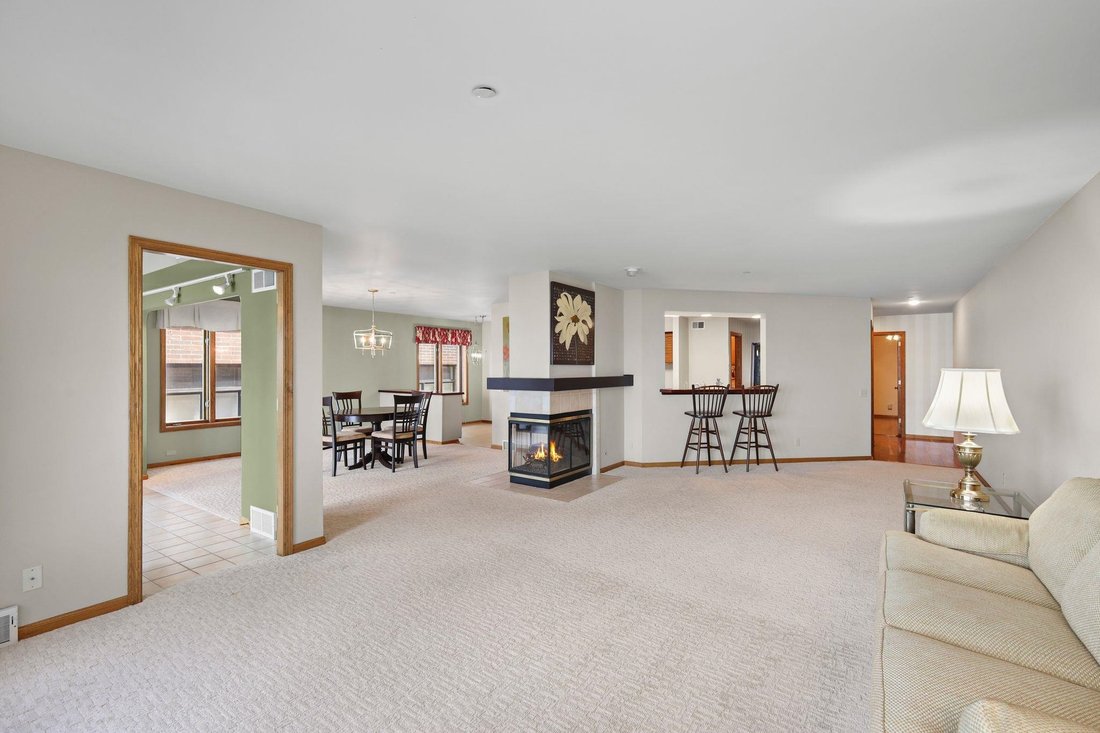 Condo in Monona, Wisconsin, United States 5 - 18528361