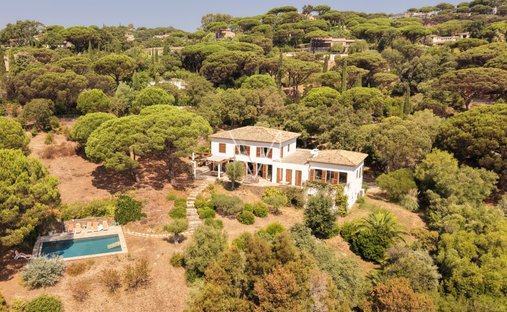 Estate in La Croix-Valmer, Provence-Alpes-Côte d'Azur, France 1