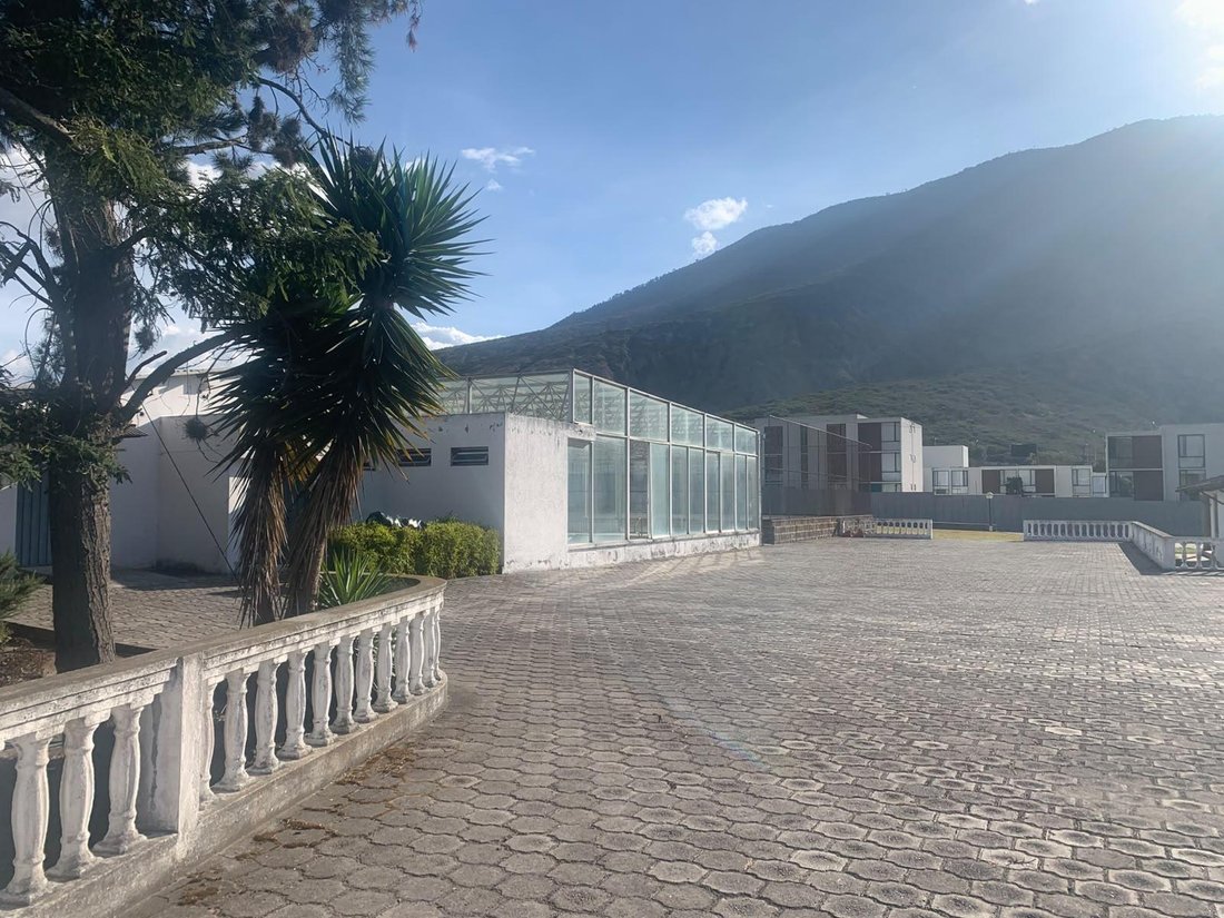 Land in Quito, Pichincha, Ecuador 2 - 18529946