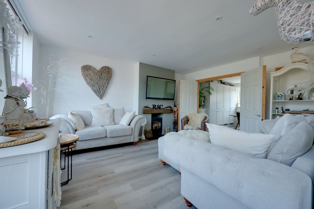House in Burgess Hill, England 5 - 18526471