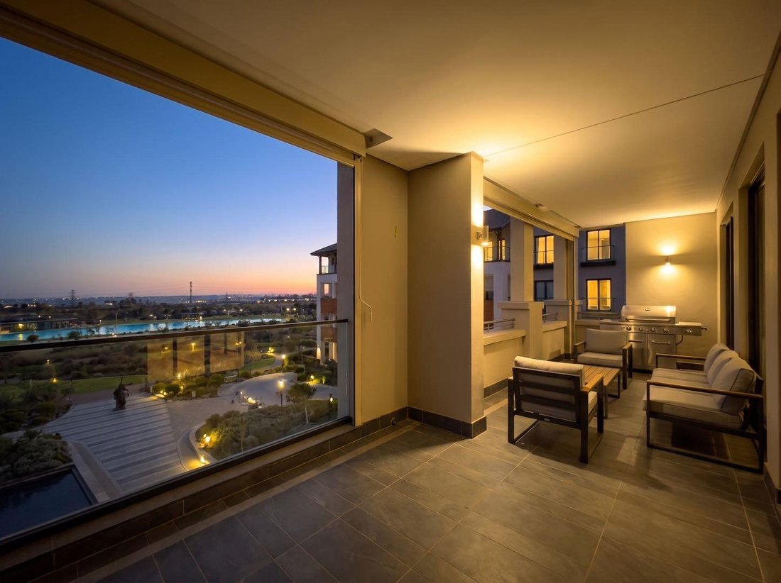 Apartment in Halfway House Estate, Gauteng, South Africa 2 - 18526575