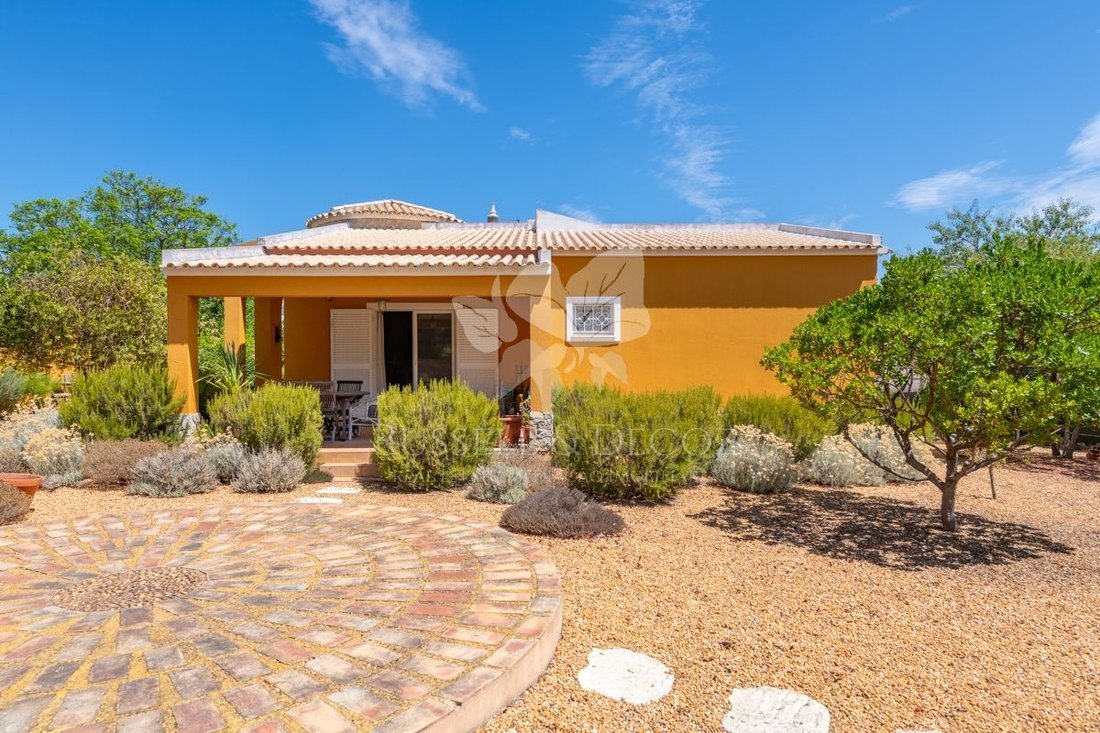 Villa in Loule (Sao Clemente), Algarve, Portugal 1 - 18460763