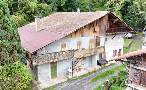 Land in Samoëns, Auvergne-Rhone-Alpen, Frankreich 1
