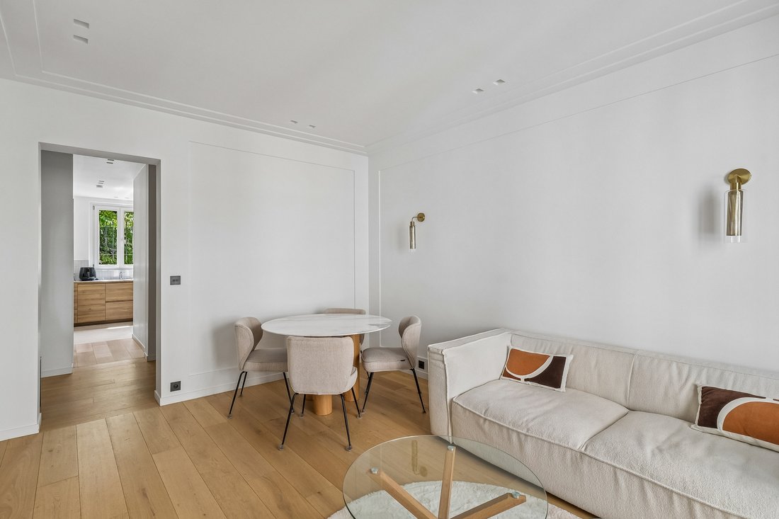 Apartment in Batignolles-Cardinet, Paris 17e Arrondissement, Paris 2 - 18526643