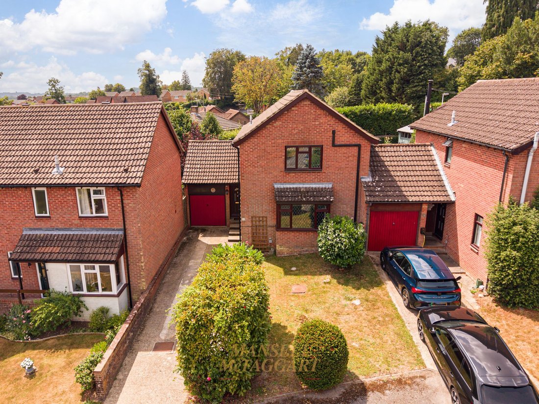 House in East Grinstead, England 1 - 18526329