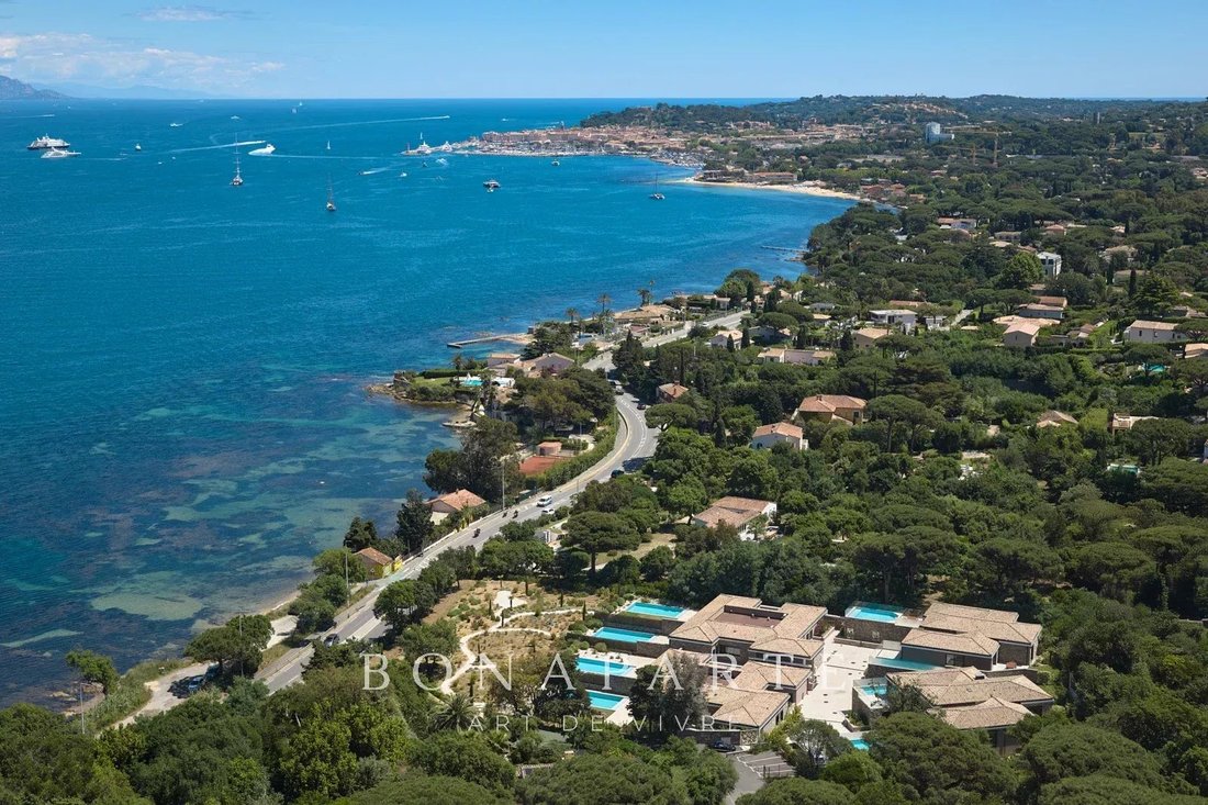 Villa in French Riviera, Provence-Alpes-Côte d'Azur, France 1 - 18526503