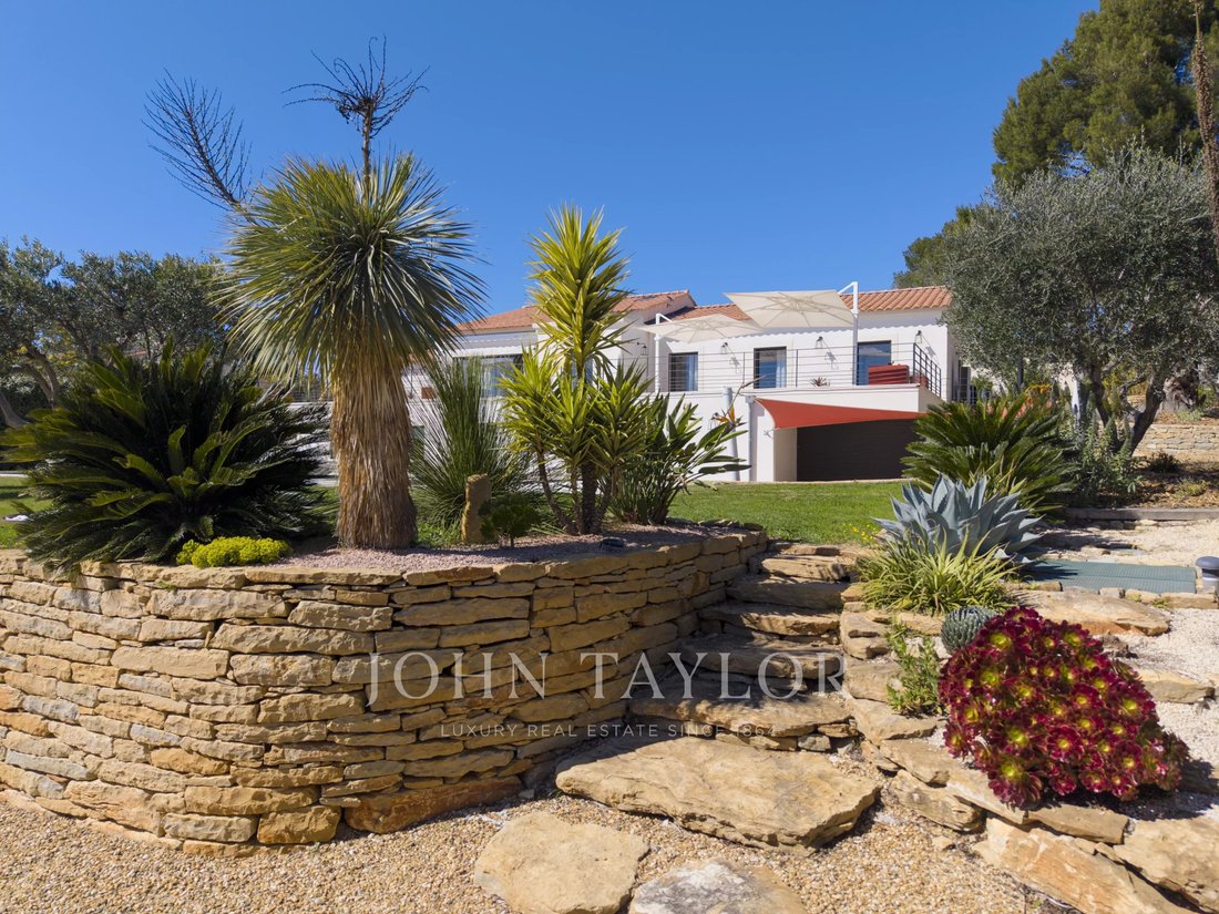 Villa in La Cadiere-d'Azur, Provence-Alpes-Côte d'Azur, France 5 - 18526284
