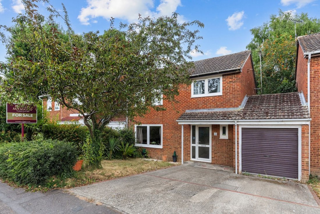 House in Fivensgreen, Horsham, England 1 - 18526486