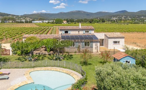 Villa in Le Village, Cuers, France 1