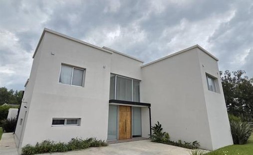 Casa en Gonnet, Provincia de Buenos Aires, Argentina 1