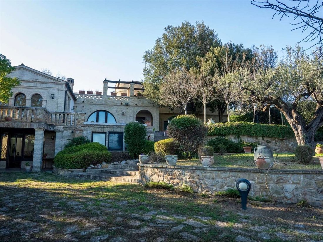Villa in Santa Maria Imbaro, Abruzzo, Italy 1 - 18528167
