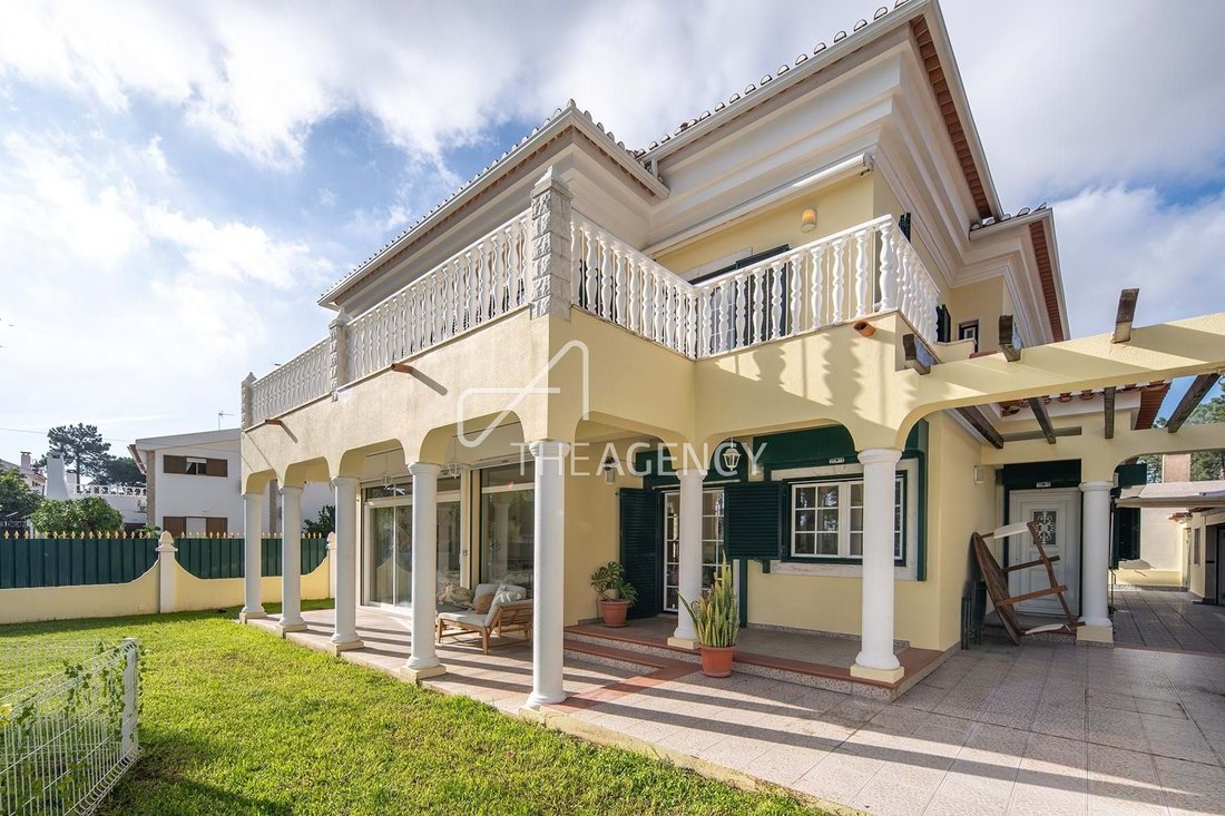 Villa in Aroeira, Charneca de Caparica e Sobreda, Portugal 1 - 18529425