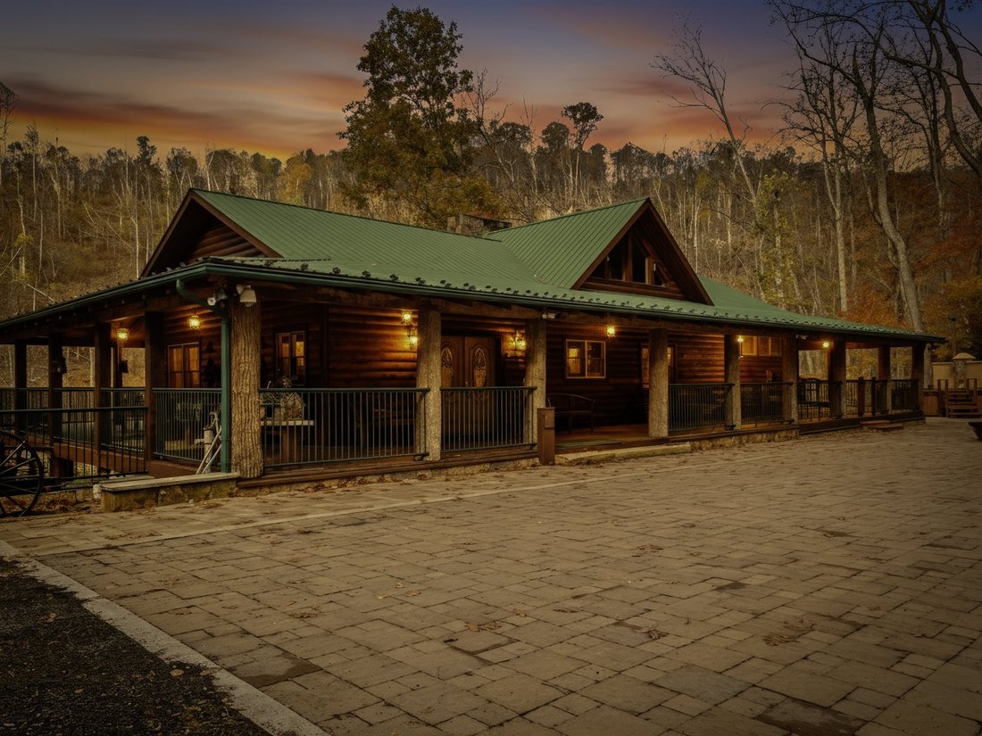House in Bakersville, North Carolina, United States 1 - 16571943