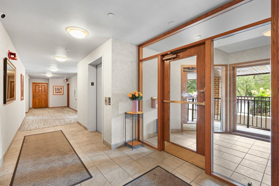 Condo in Monona, Wisconsin, United States 3 - 18528361