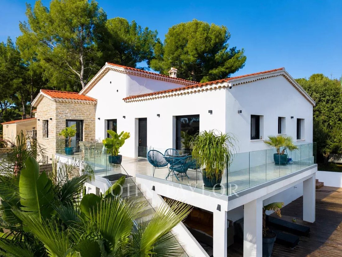 Villa in Bandol, Provence-Alpes-Côte d'Azur, France 1 - 16935856