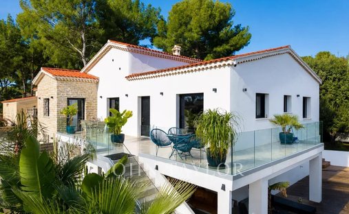 Villa in Bandol, Provence-Alpes-Côte d'Azur, France 1