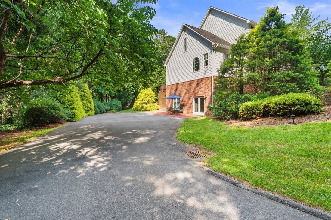 House in Fairview, North Carolina, United States 5 - 18346114
