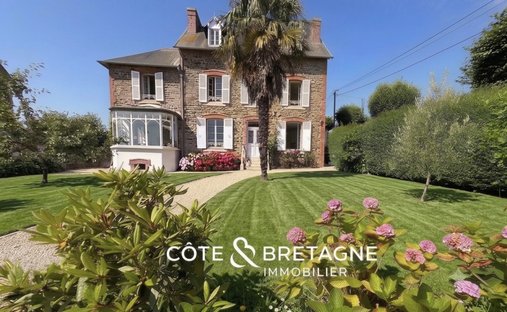 Castle in Etables-sur-Mer, Binic-Etables-sur-Mer, France 1