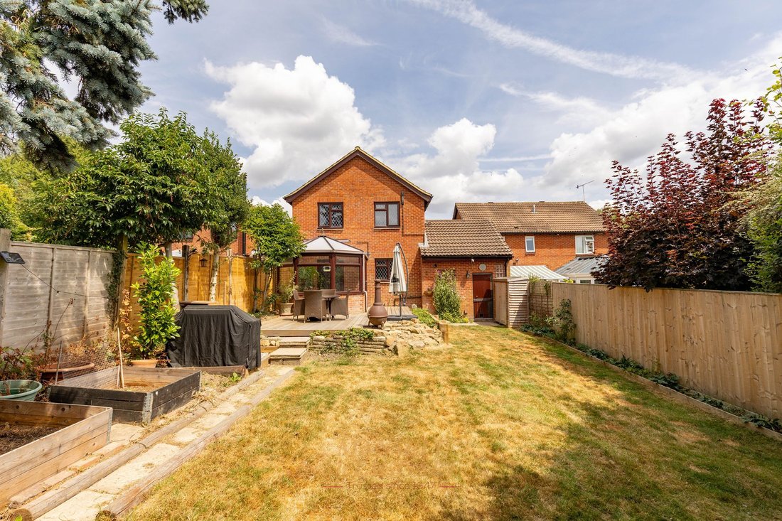 House in East Grinstead, England 2 - 18526329