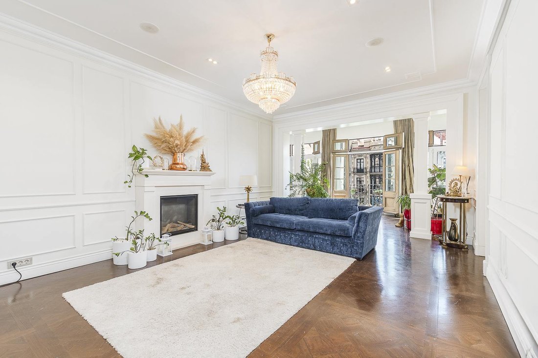 Apartment in Eixample, Barcelona, Spain 4 - 18526607