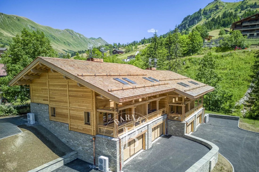 Chalet in Le Grand-Bornand, Auvergne-Rhône-Alpes, France 1 - 18526843