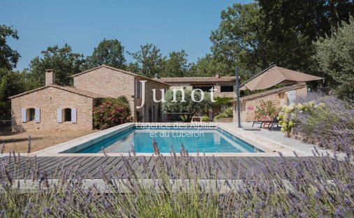 Country House in Lacoste, Provence-Alpes-Côte d'Azur, France 1
