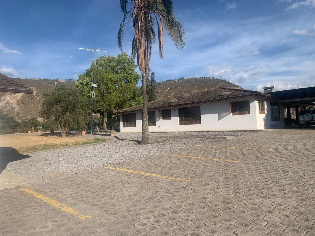 Land in Quito, Pichincha, Ecuador 1 - 18529946