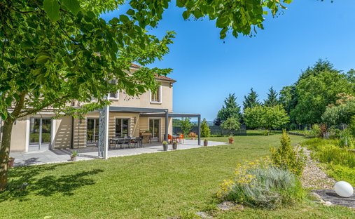 House in Lissieu, Auvergne-Rhône-Alpes, France 1