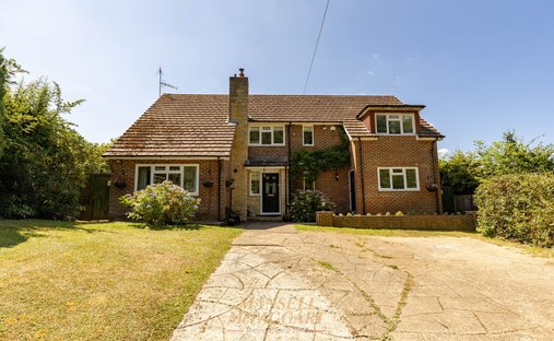 House in Dormansland, England 1