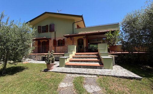Villa in San Macario In Piano, Lucca, Tuscany 1