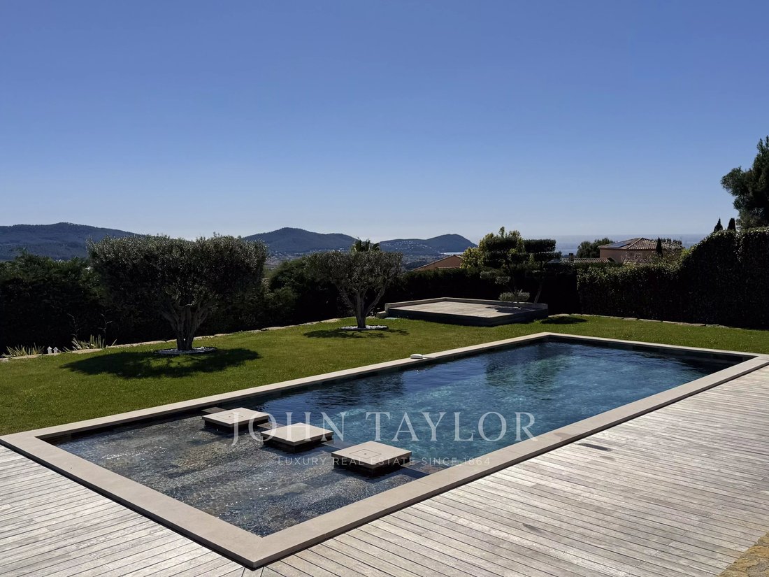 Villa in La Cadiere-d'Azur, Provence-Alpes-Côte d'Azur, France 1 - 18526284